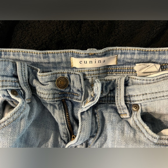 Size 3, Eunina light washed mid rise jeans. - Picture 5 of 5